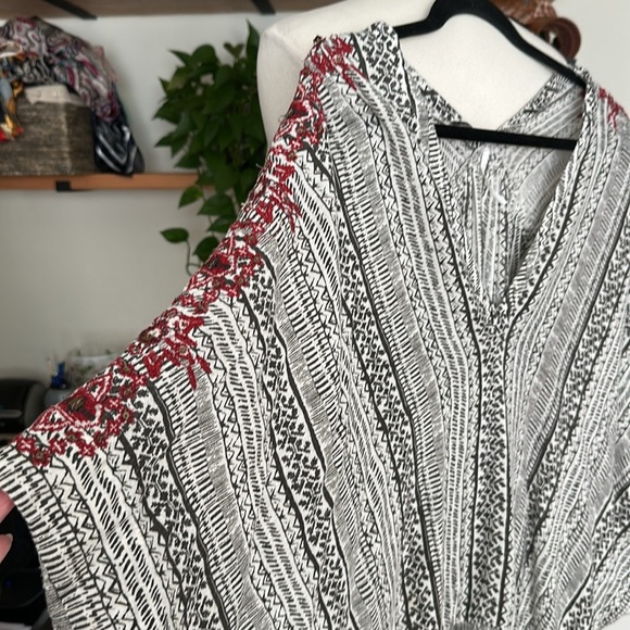 FREE PEOPLE V-Neck Tribal Beat Caftan Tunic Embroidered Bohemian Relaxed Small - Picture 8 of 16